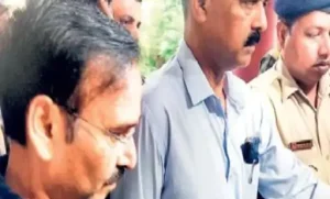 आईएएस विनय चौबे और संयुक्त उत्पाद आयुक्त गजेंद्र सिंह